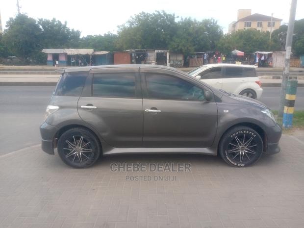 Toyota IST 2005 Gray