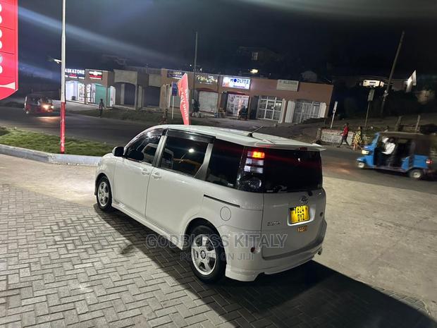 Toyota Sienta 2005 White