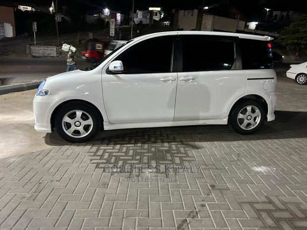 Toyota Sienta 2005 White