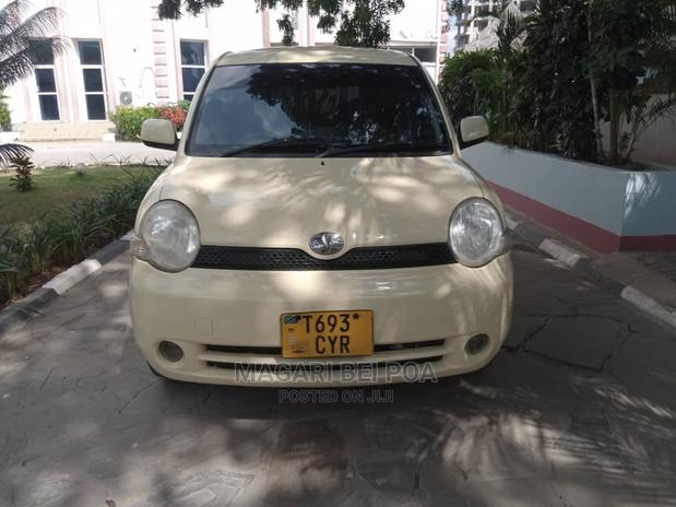 Toyota Sienta 2005 Off white