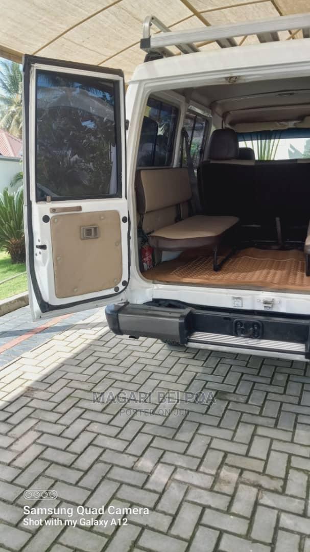 Toyota Land Cruiser 2005 White