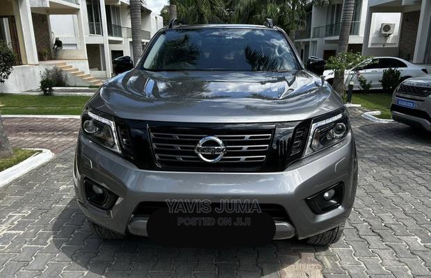 Nissan Navara 2022 Gray