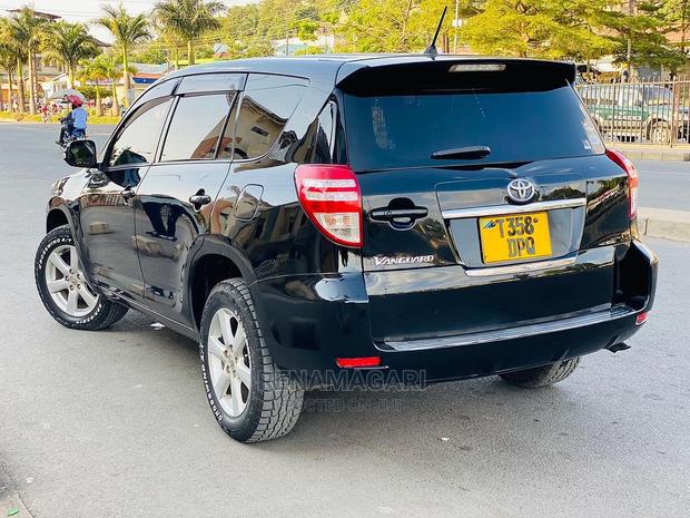 Toyota Vanguard 2010 Black