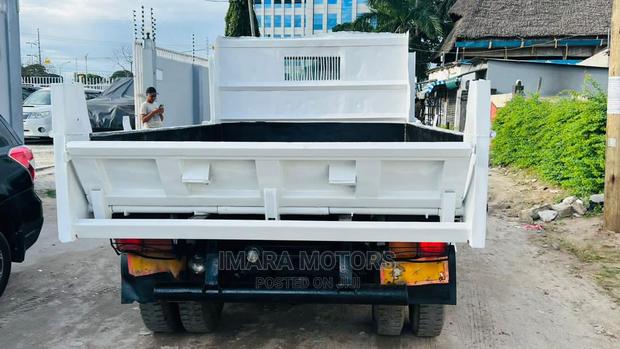 Mitsubishi Fuso 2001 White