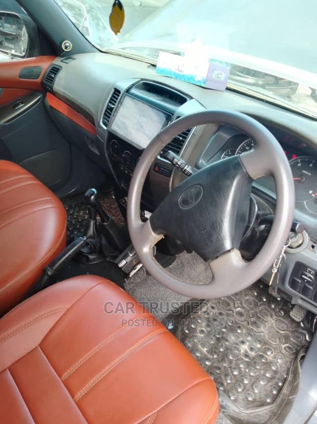 Toyota Land Cruiser Prado 2.7 5dr 2004 Beige
