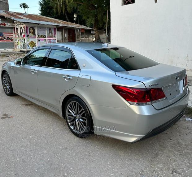 Toyota Crown 2016 Silver