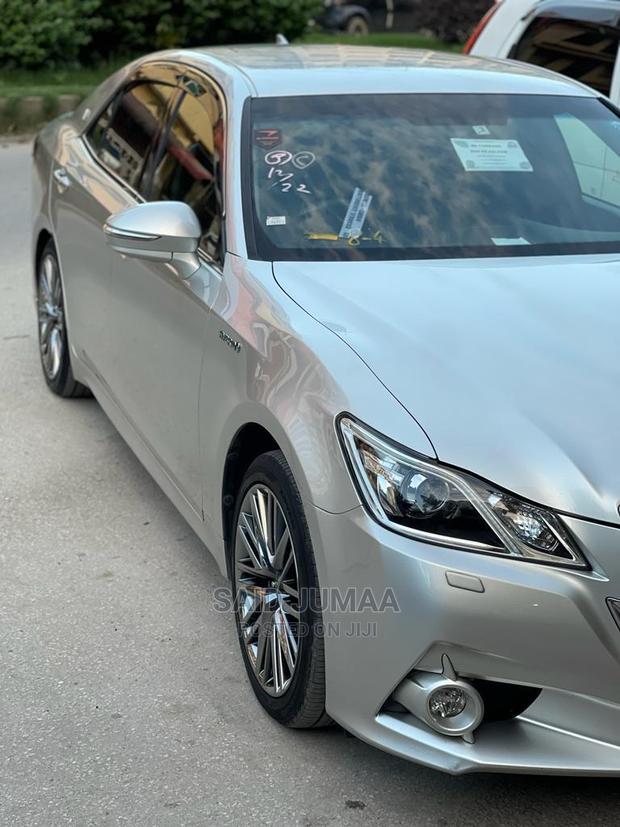 Toyota Crown 2016 Silver