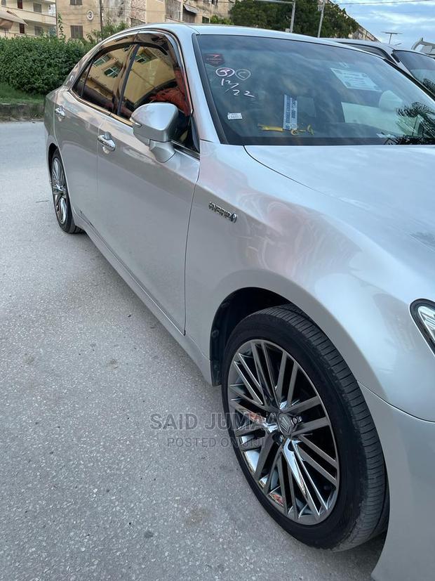 Toyota Crown 2016 Silver