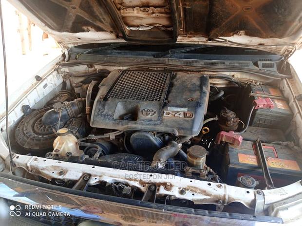 Toyota Hilux 2003 White