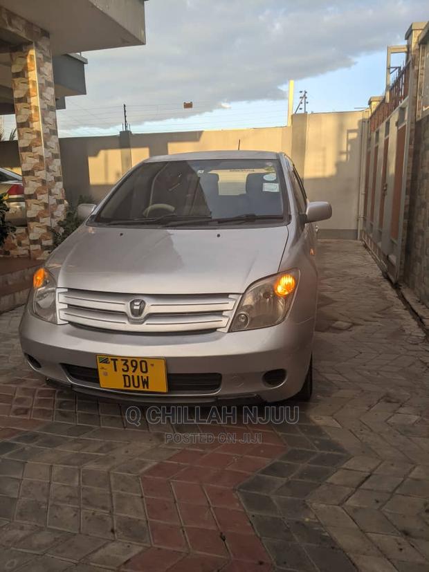 Toyota IST 2005 Silver