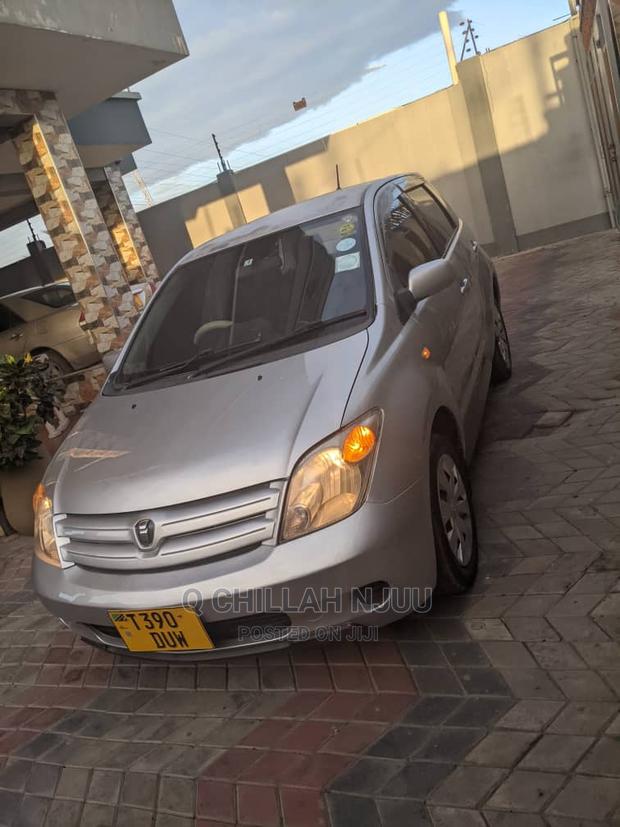 Toyota IST 2005 Silver