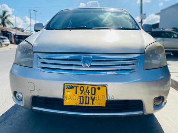 Toyota Raum 2004 Silver