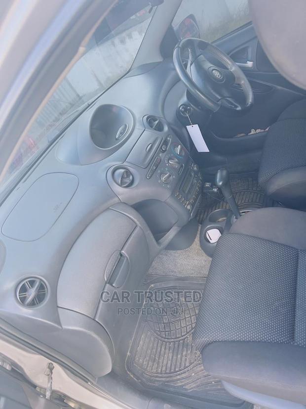 Toyota Vitz 1.5 FWD 5dr 2004 Silver