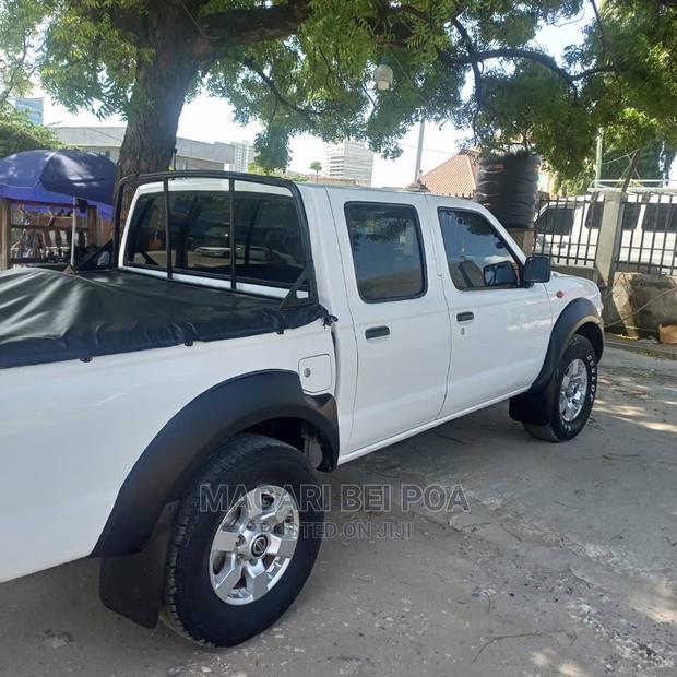 Nissan Hardbody 2015 White