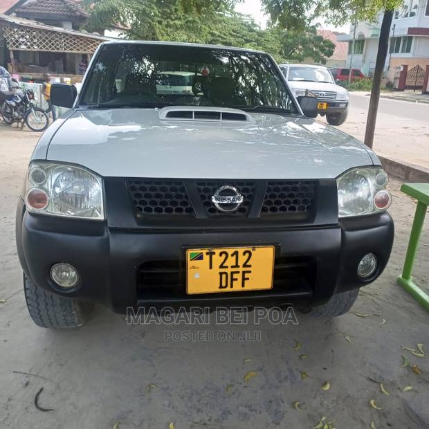 Nissan Hardbody 2015 White
