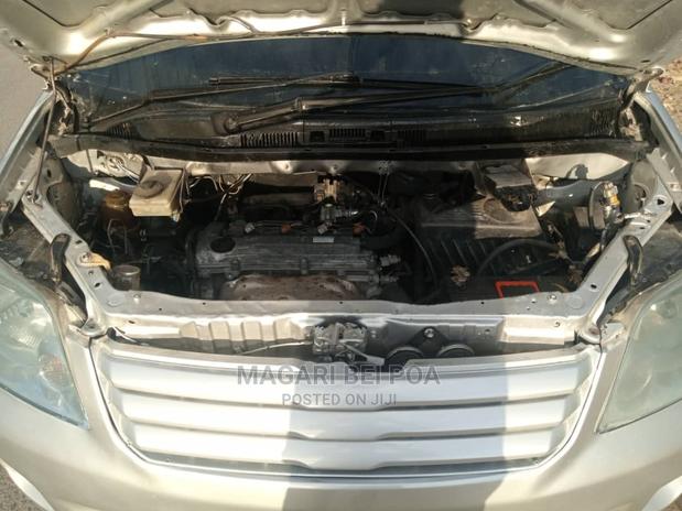 Toyota Noah 2004 Silver