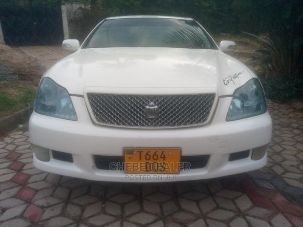 Toyota Crown 2005 White