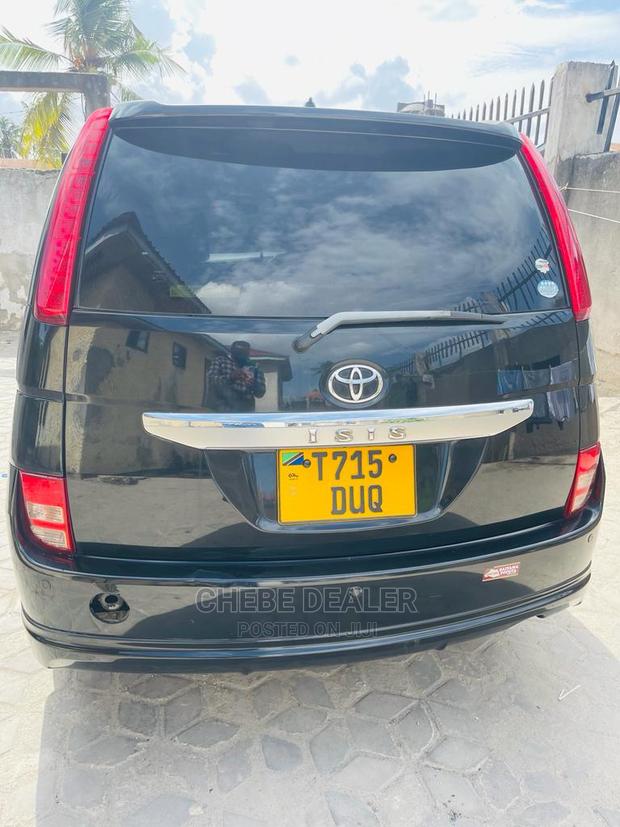 Toyota ISIS 1.8 L 2006 Black