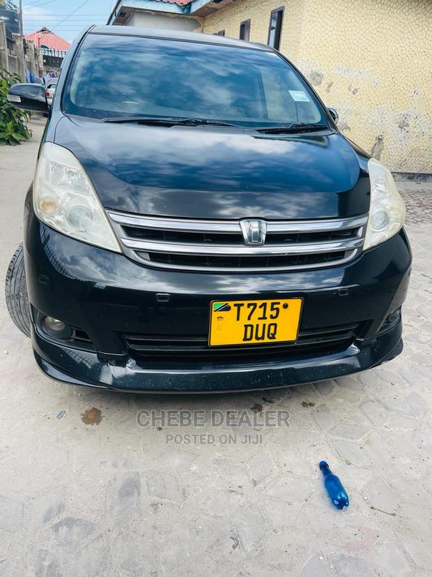 Toyota ISIS 1.8 L 2006 Black