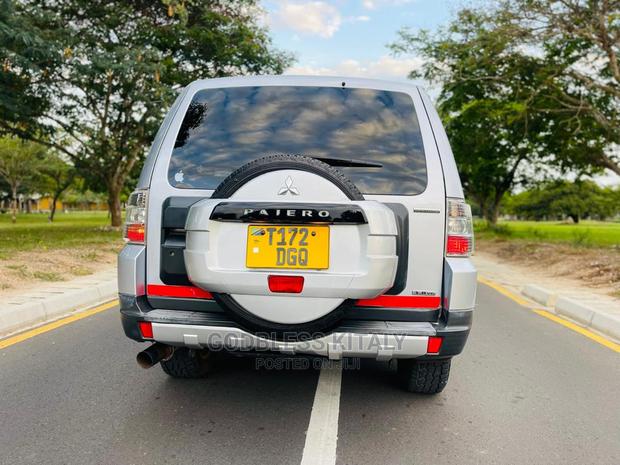 Mitsubishi Pajero 2008 Silver