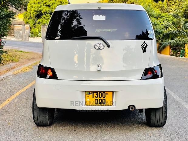 Toyota bB 2006 White