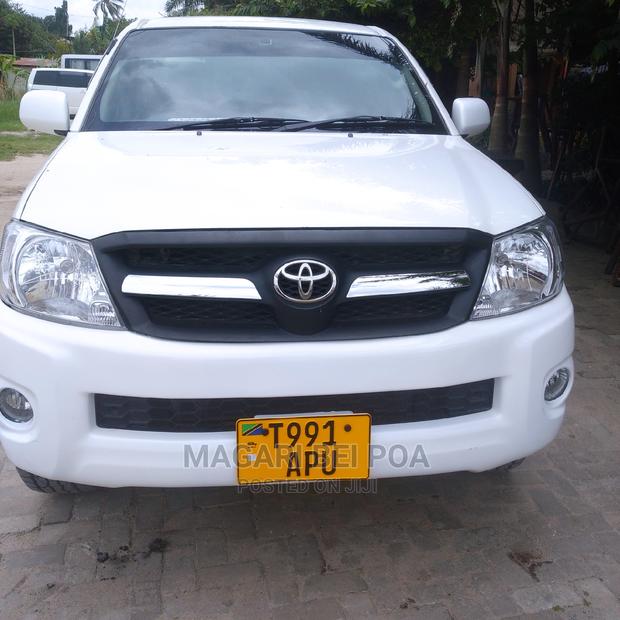 Toyota Hilux 2020 White