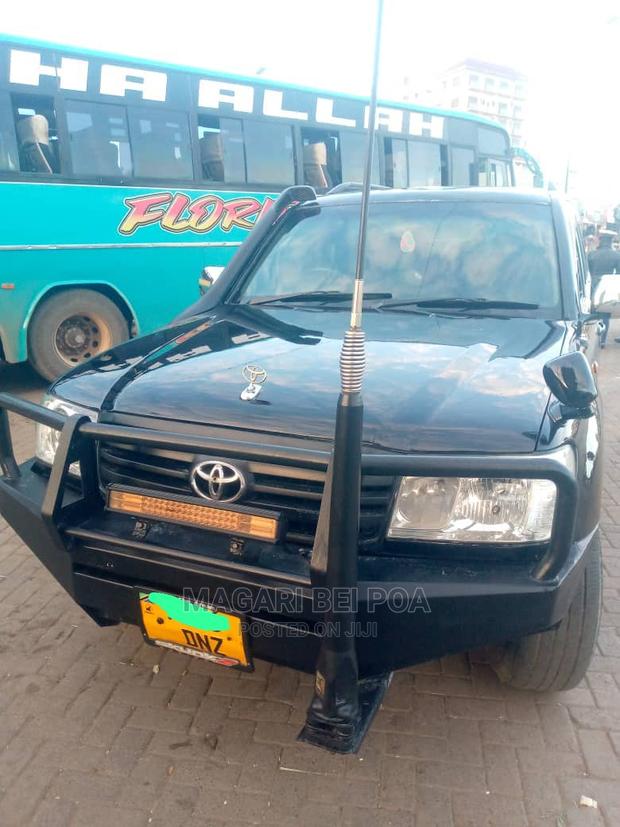 Toyota Land Cruiser 2010 Black
