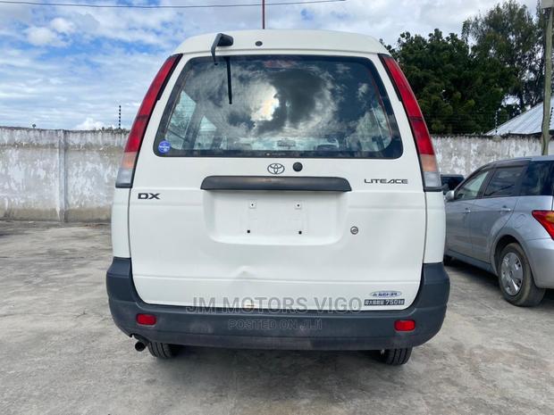 Toyota Lite-Ace 2004 White