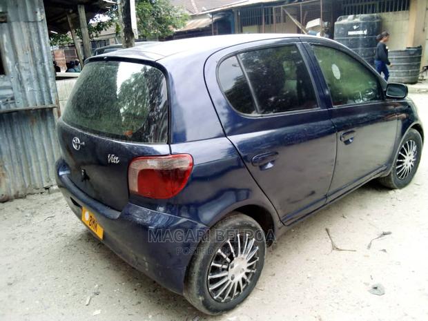 Toyota Vitz 2004 Blue