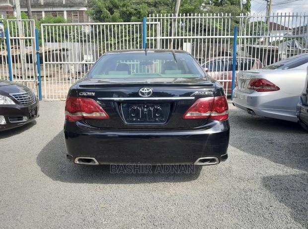 Toyota Crown 2009 Black