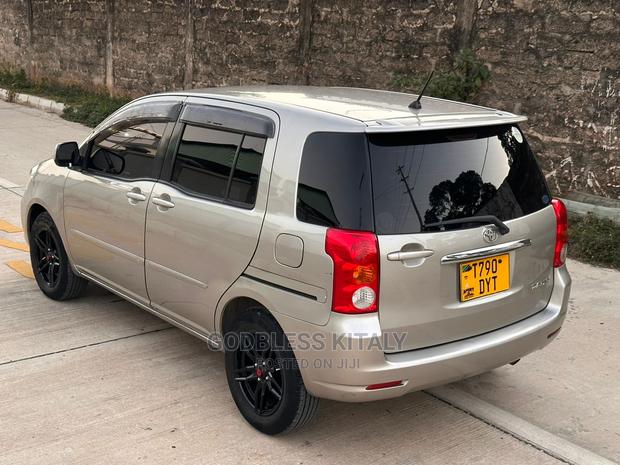 Toyota Raum 2004 Beige