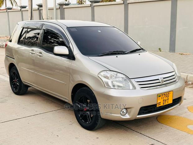 Toyota Raum 2004 Beige