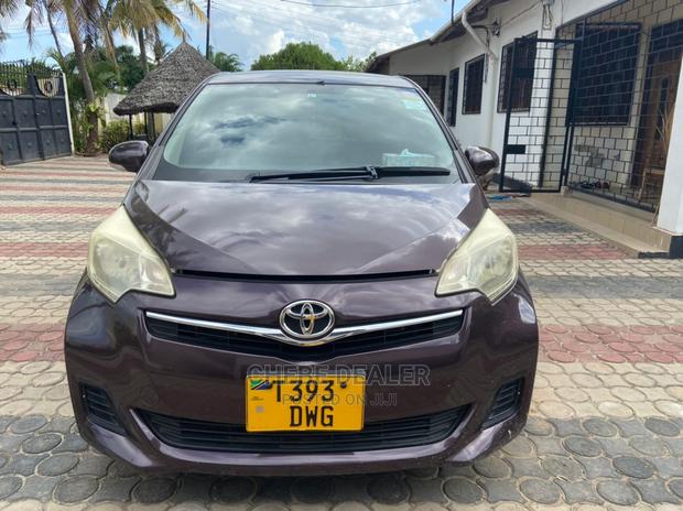 Toyota Ractis 1.5 AWD 2012 Brown