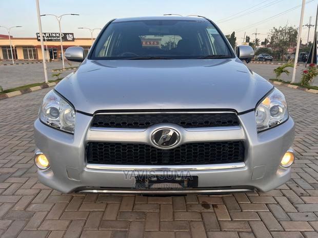 Toyota RAV4 2011 Silver