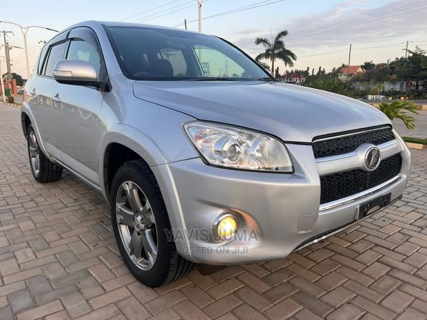 Toyota RAV4 2011 Silver