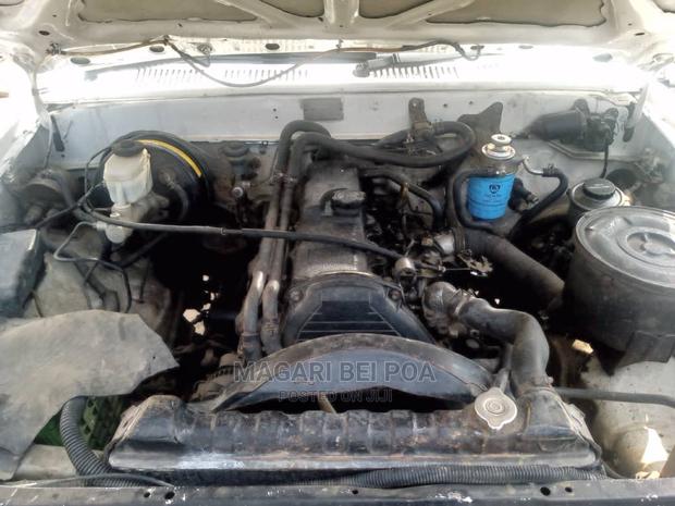 Toyota Hilux 2001 White