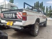 Toyota Hilux 2001 White for sale
