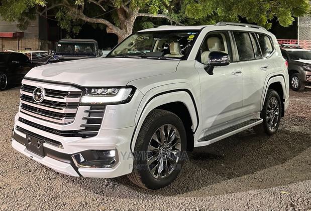 Toyota Land Cruiser 2022 White