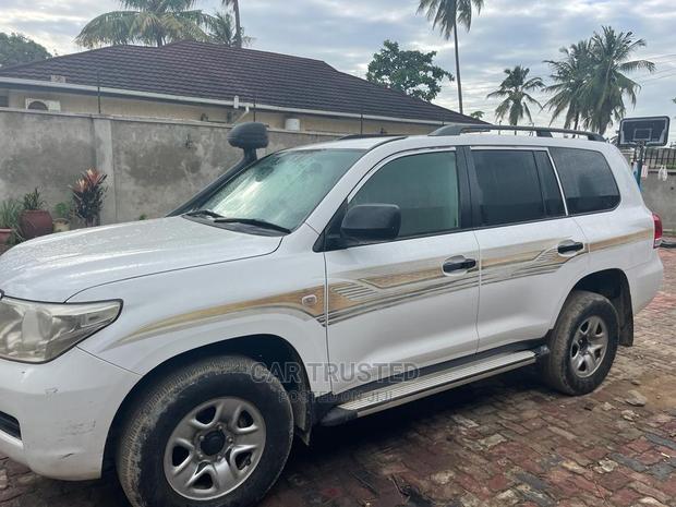 Toyota Land Cruiser 4.5 V8 VXR 2013 White