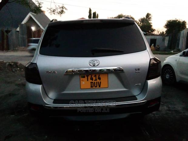 Toyota Kluger 2018 Silver