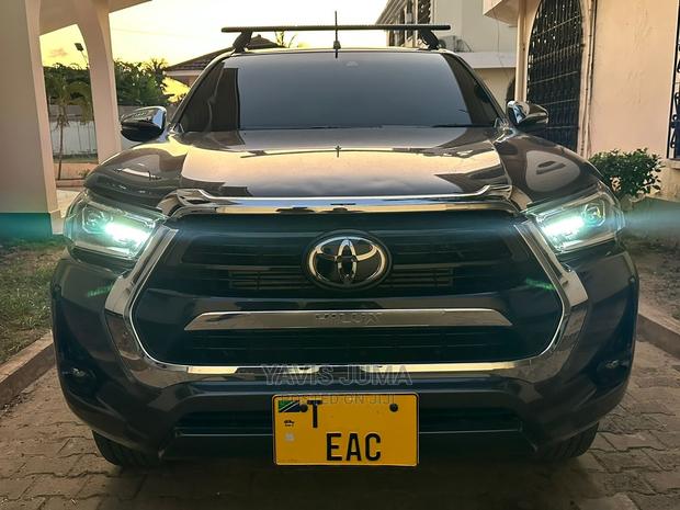 Toyota Hilux 2020 Gray