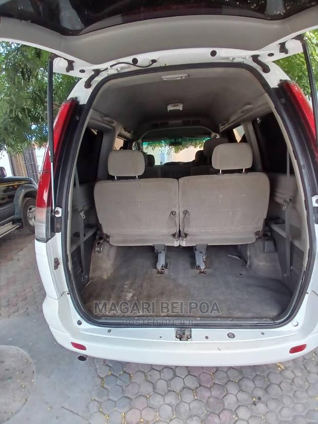 Toyota Noah 2005 White