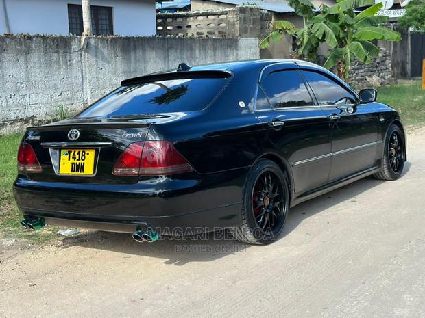 Toyota Crown 2004 Black