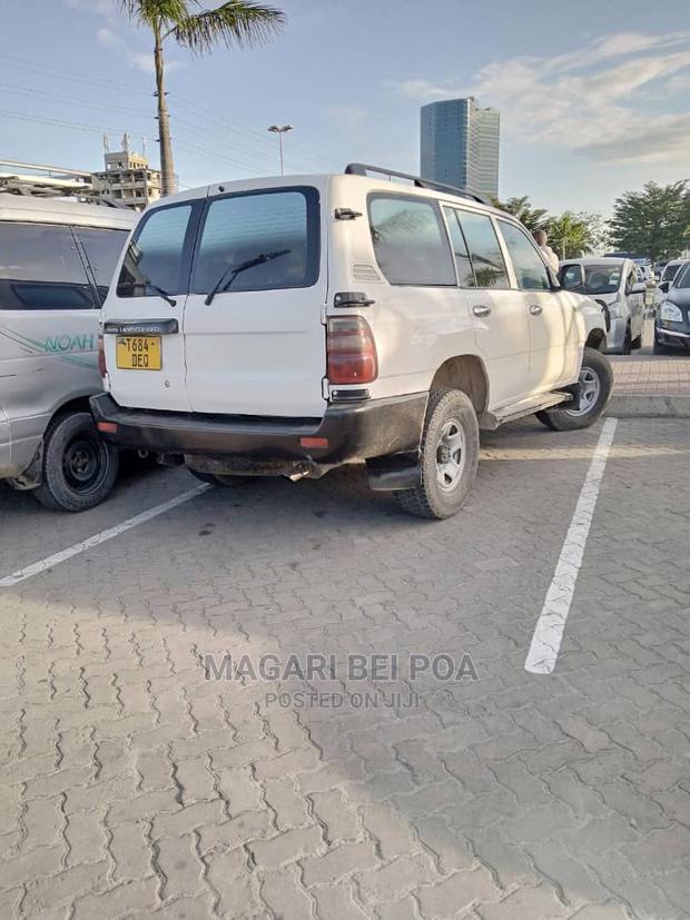 Toyota Land Cruiser 1999 White