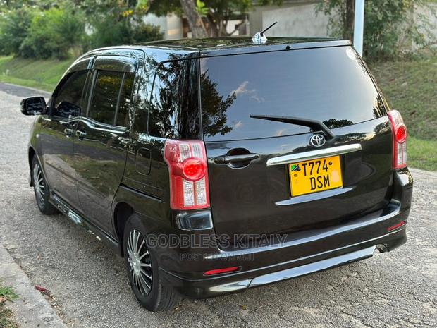 Toyota Raum 2009 Black