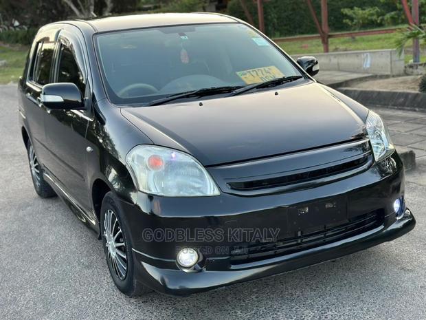 Toyota Raum 2009 Black