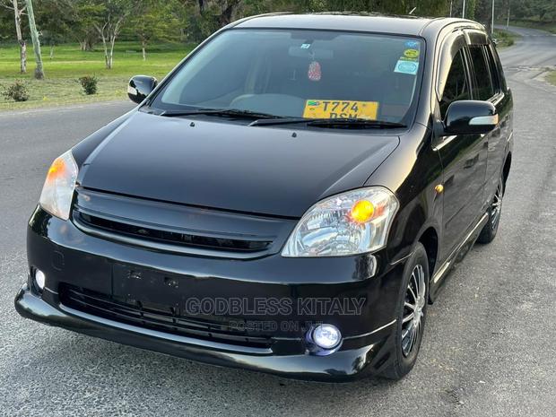 Toyota Raum 2009 Black