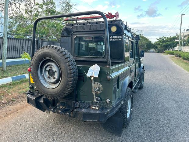 Land Rover Defender 2002 Green