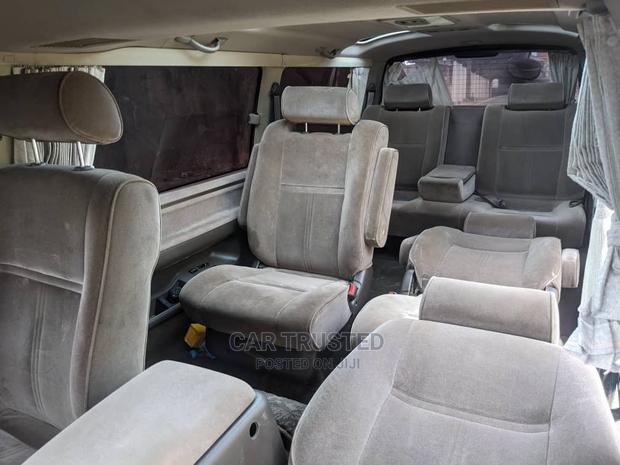 Toyota HiAce 2000 Silver