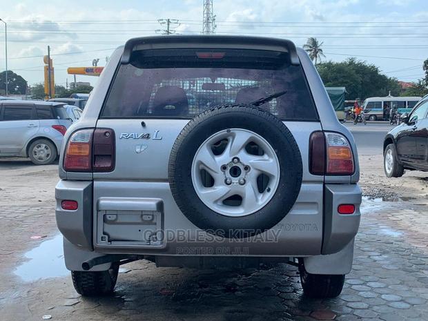 Toyota RAV4 1999 Silver